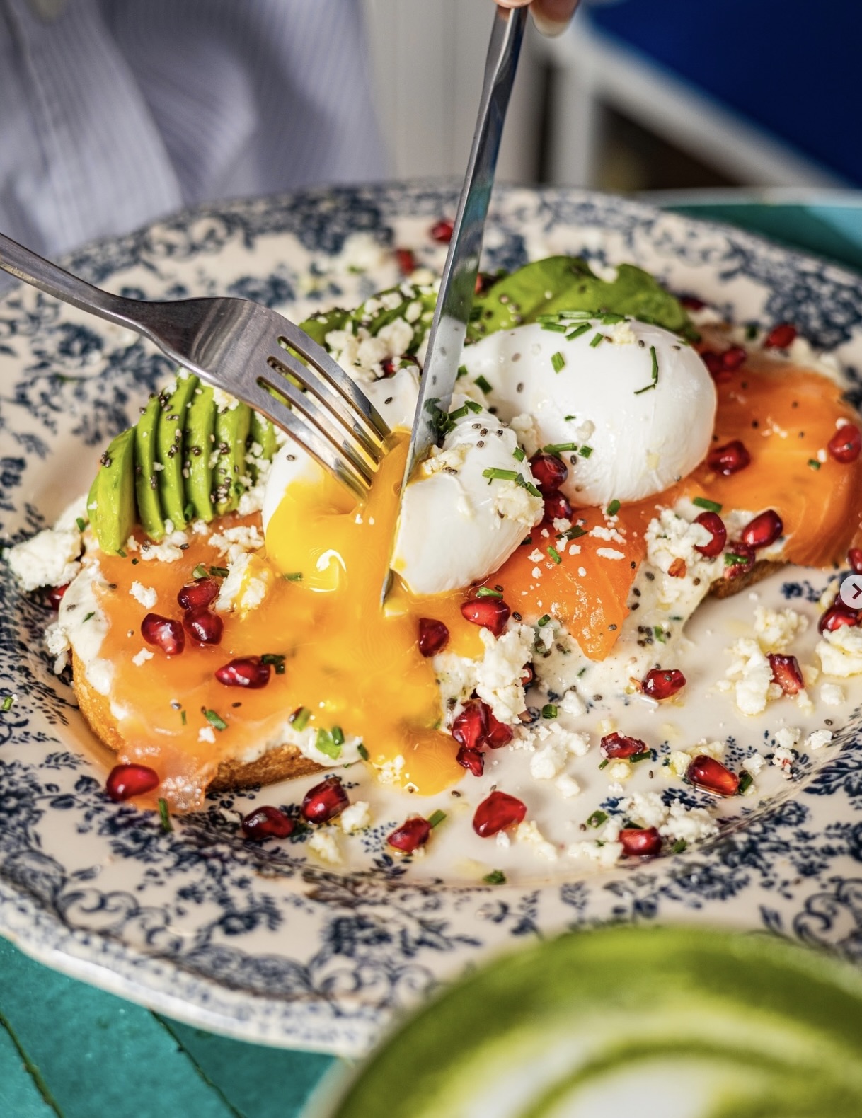 avocado toast azur cafe brunch Les 5 incontournables du brunch à Paris